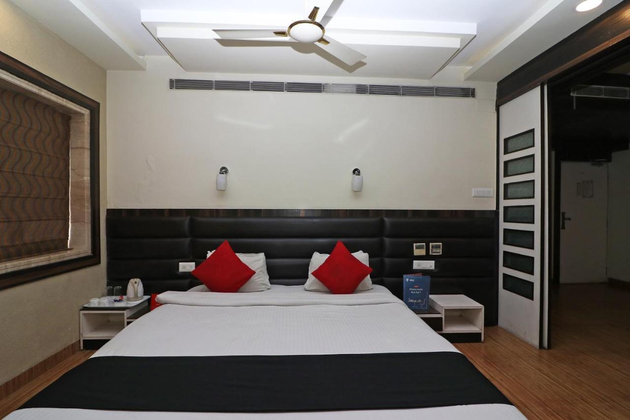 Hotel Emerald Колката Екстер'єр фото